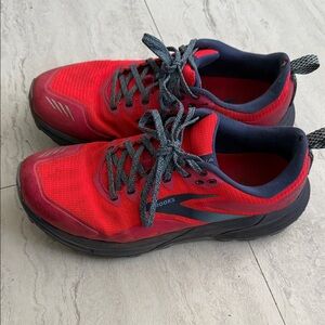 Brooks Women Athletic Shoes